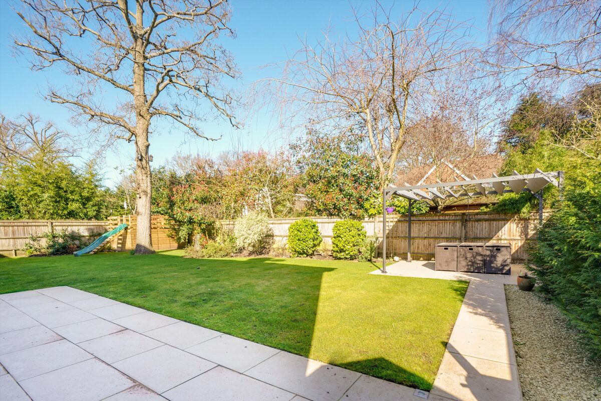 house for sale in Pinehurst Gardens, West Byfleet, Surrey, KT14