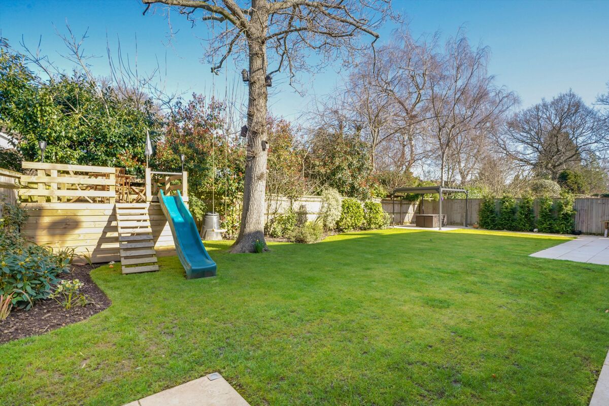 house for sale in Pinehurst Gardens, West Byfleet, Surrey, KT14