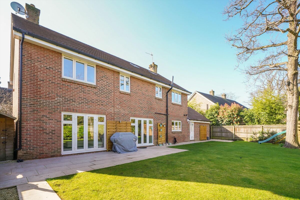 house for sale in Pinehurst Gardens, West Byfleet, Surrey, KT14