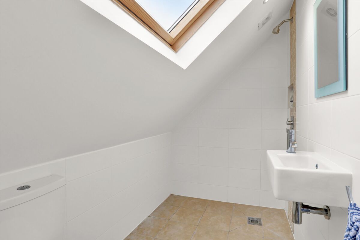 house for sale in Monument Road, Weybridge, Surrey, KT13 WBE012267203