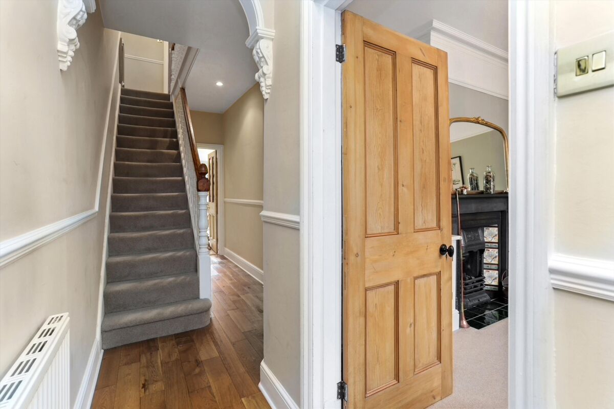 house for sale in Oakdale Road, Weybridge, Surrey, KT13 WBE012271024