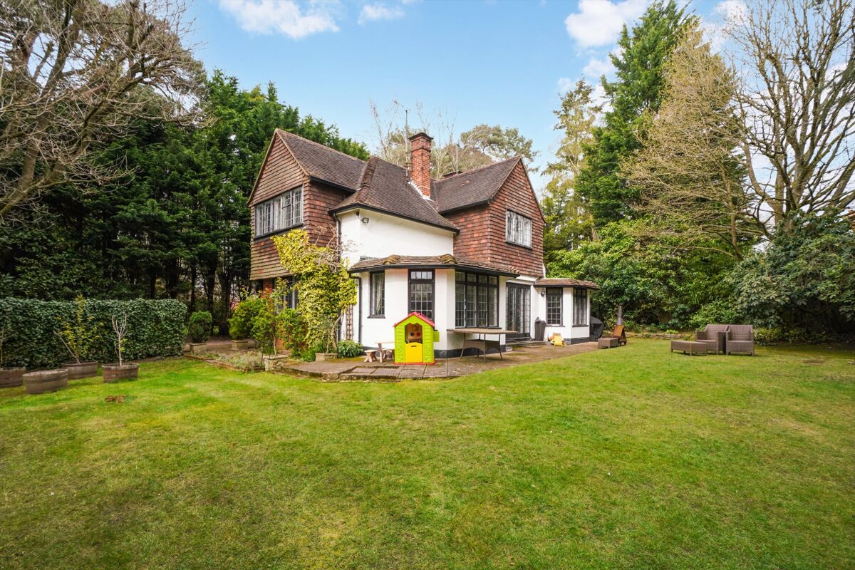 house for sale in Old Avenue, Weybridge, Surrey, KT13 WBE012273975 Knight Frank