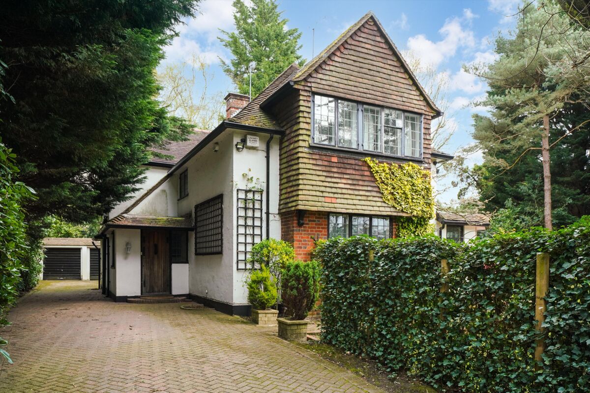 house for sale in Old Avenue, Weybridge, Surrey, KT13 WBE012273975