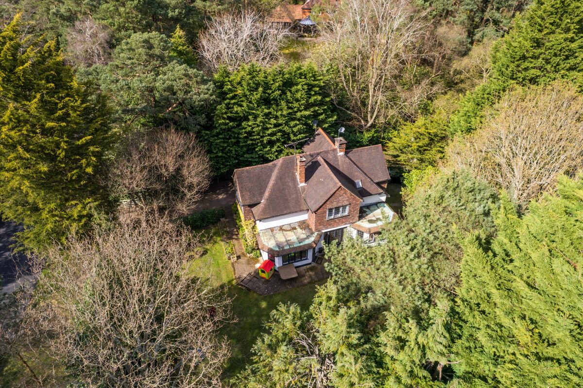 house for sale in Old Avenue, Weybridge, Surrey, KT13 WBE012273975