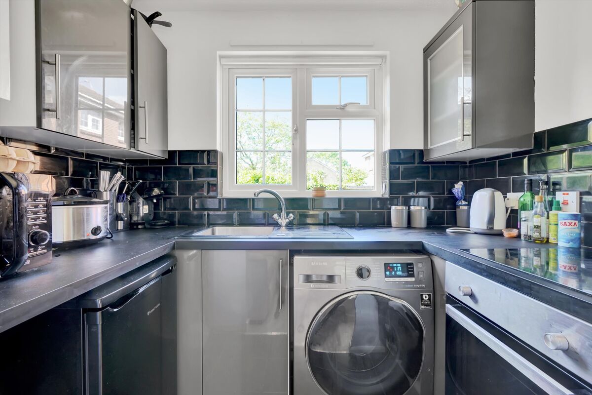 house for sale in Finnart Close, Weybridge, Surrey, KT13 WBE012282616