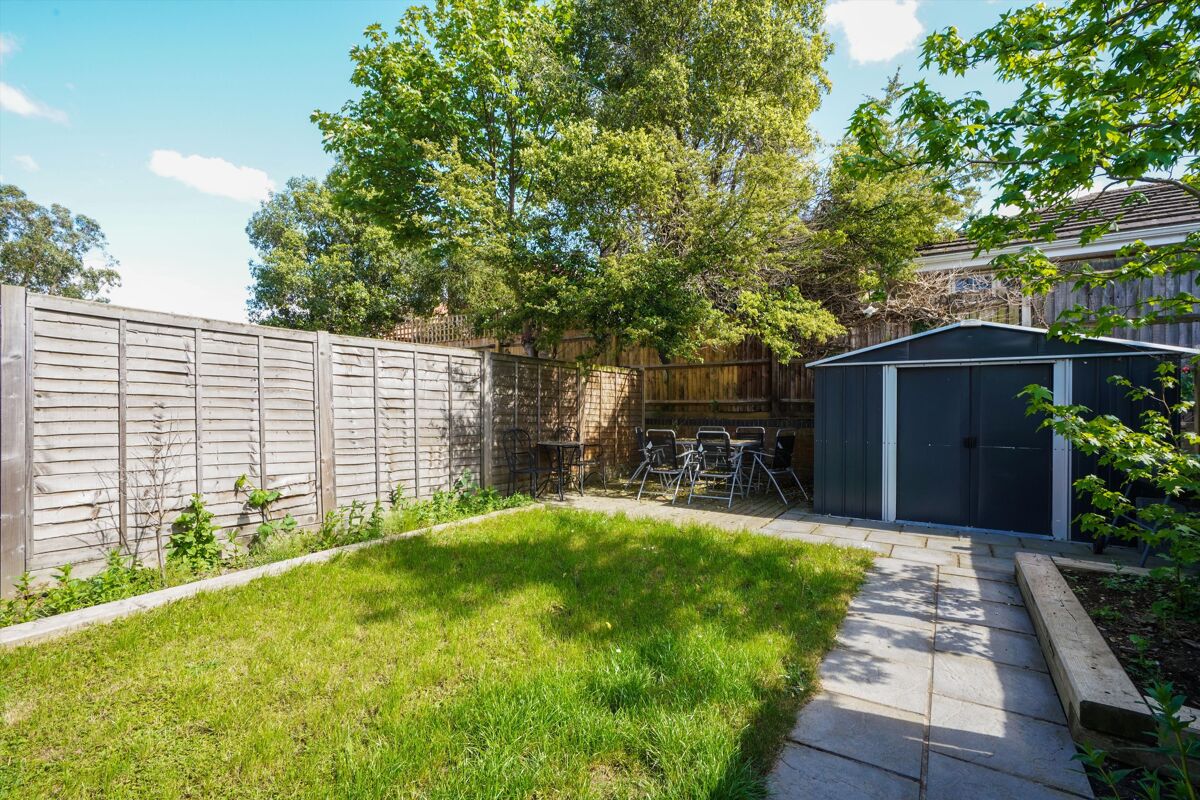 house for sale in Finnart Close, Weybridge, Surrey, KT13 WBE012282616