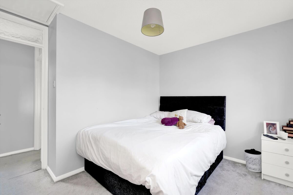 house for sale in Finnart Close, Weybridge, Surrey, KT13 WBE012282616