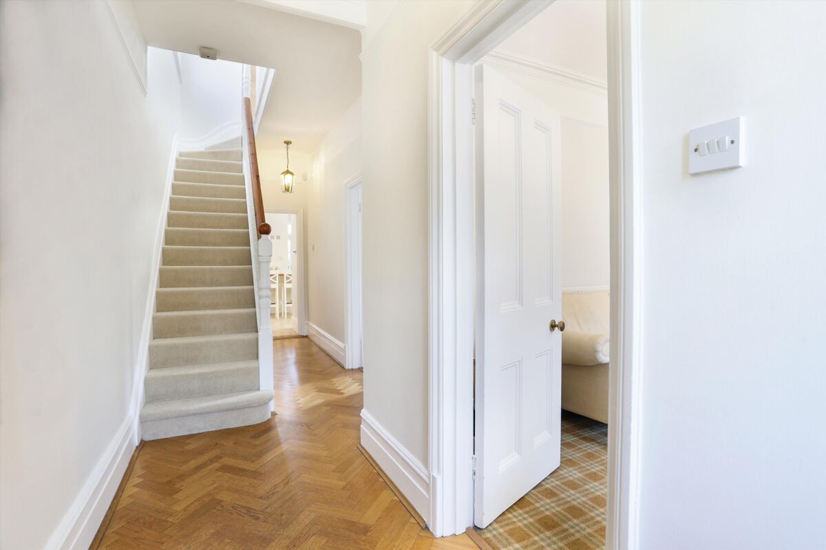 house for sale in Minorca Road, Weybridge, Surrey, KT13 WBE012283301 Knight Frank