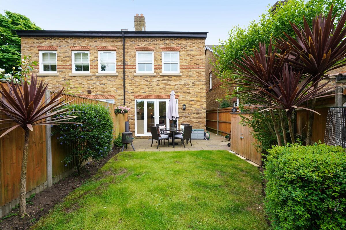 house for sale in Manor Road, WaltononThames, Surrey, KT12 WBE012287611 Knight Frank