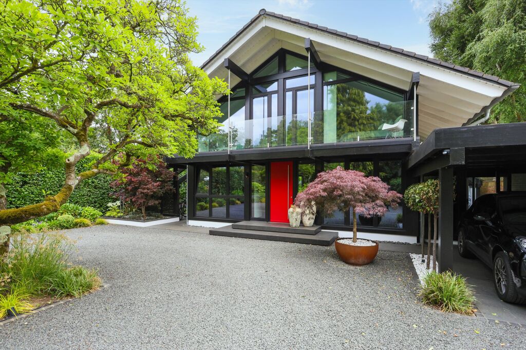 Image of Woburn Hill, Addlestone, Surrey, KT15