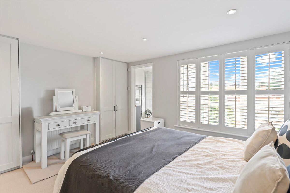 house for sale in York Road, Weybridge, Surrey, KT13 WBE012338673