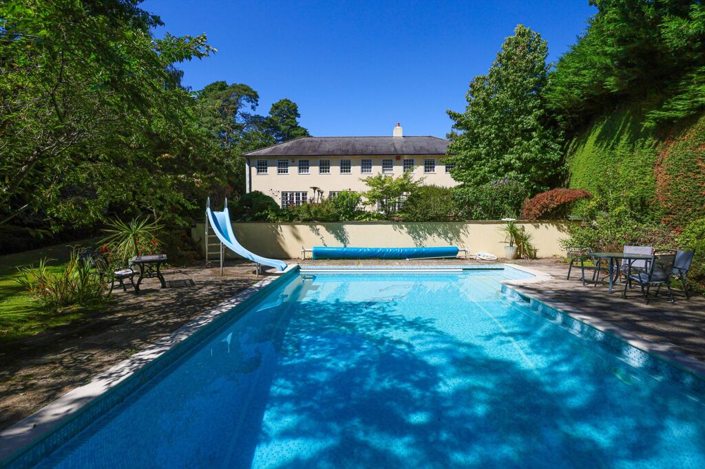 Image of East Road, Weybridge, Surrey, KT13