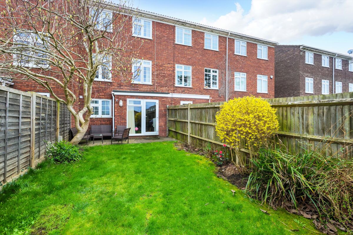 townhouse for sale in Hillcrest, Weybridge, Surrey, KT13 WBE012358867