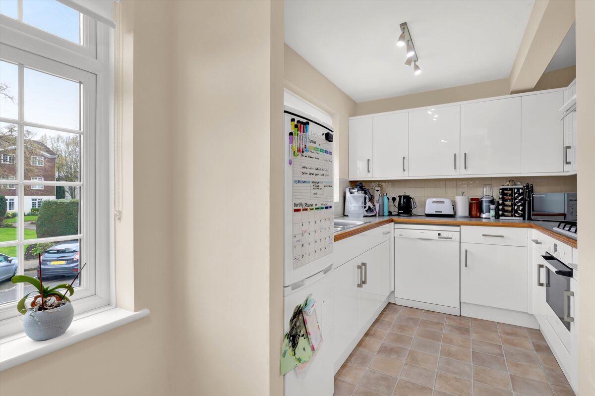 townhouse for sale in Hillcrest, Weybridge, Surrey, KT13 WBE012358867