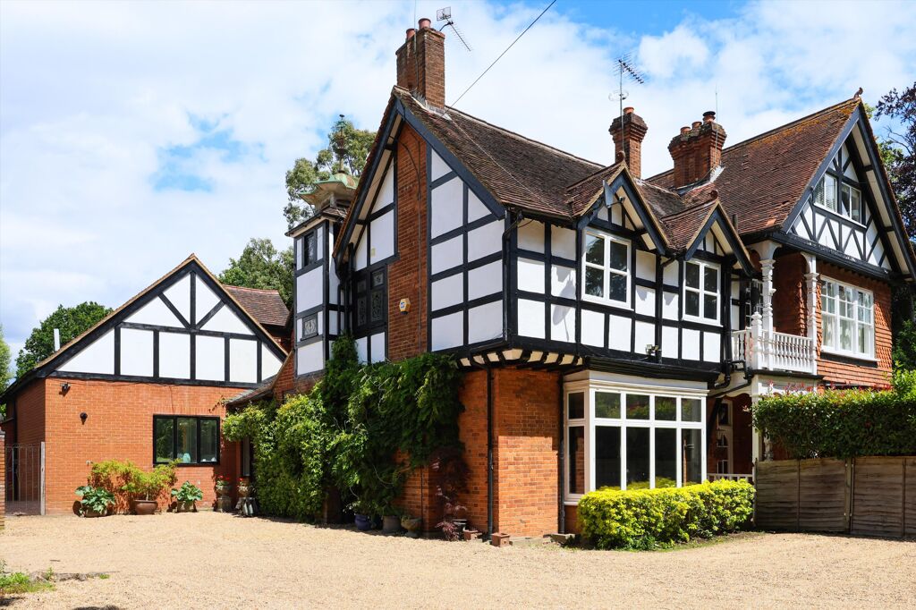 Image of Woburn Hill, Addlestone, Surrey, KT15