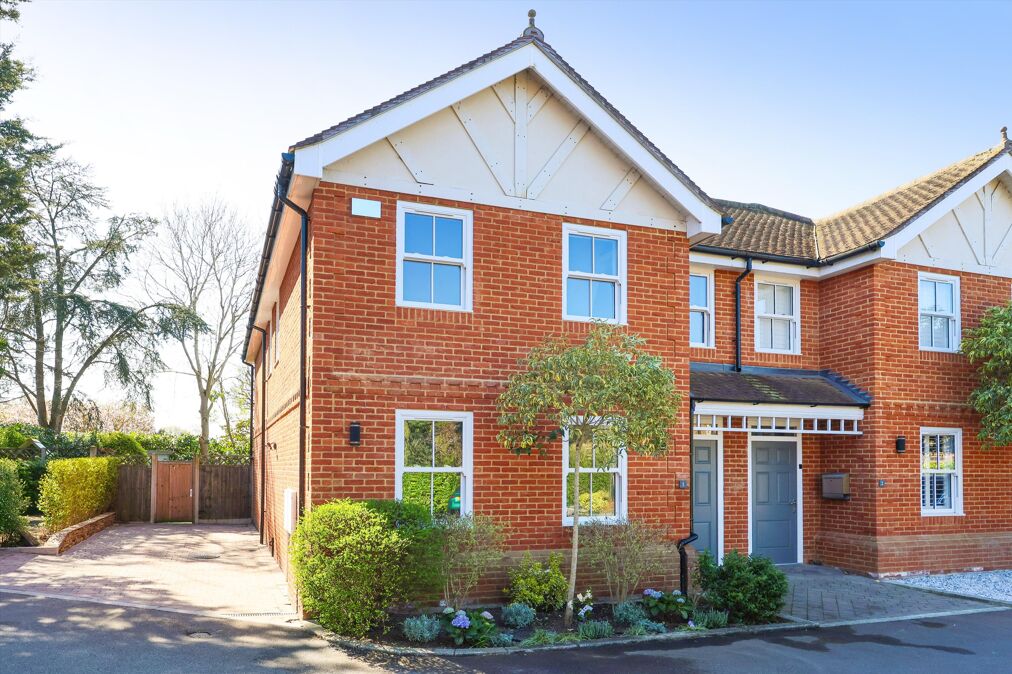 Image of Warrens End, Addlestone, Surrey, KT15