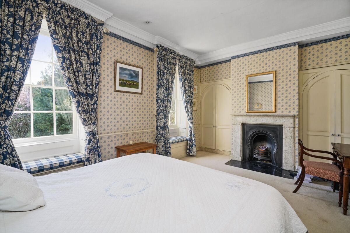 house for sale in Oatlands Drive, Weybridge, Surrey, KT13 WBE170053 Knight Frank