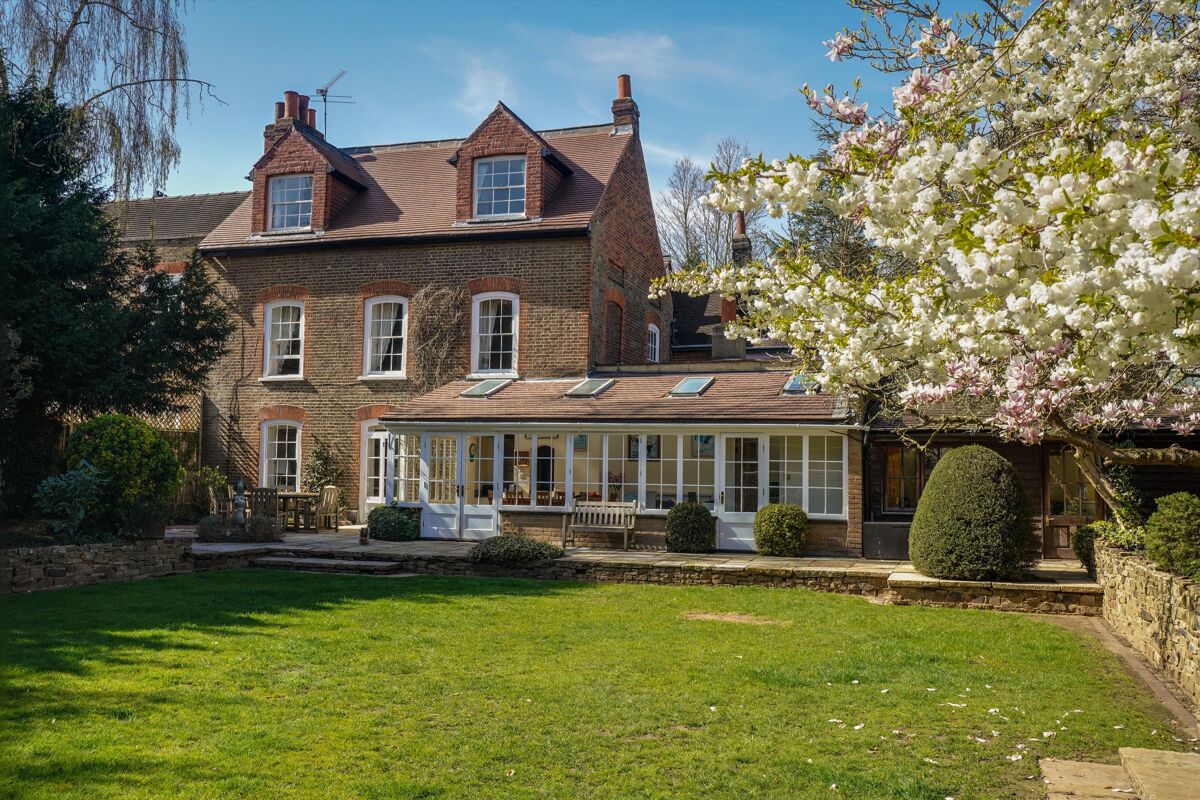 house for sale in Oatlands Drive, Weybridge, Surrey, KT13 WBE170053