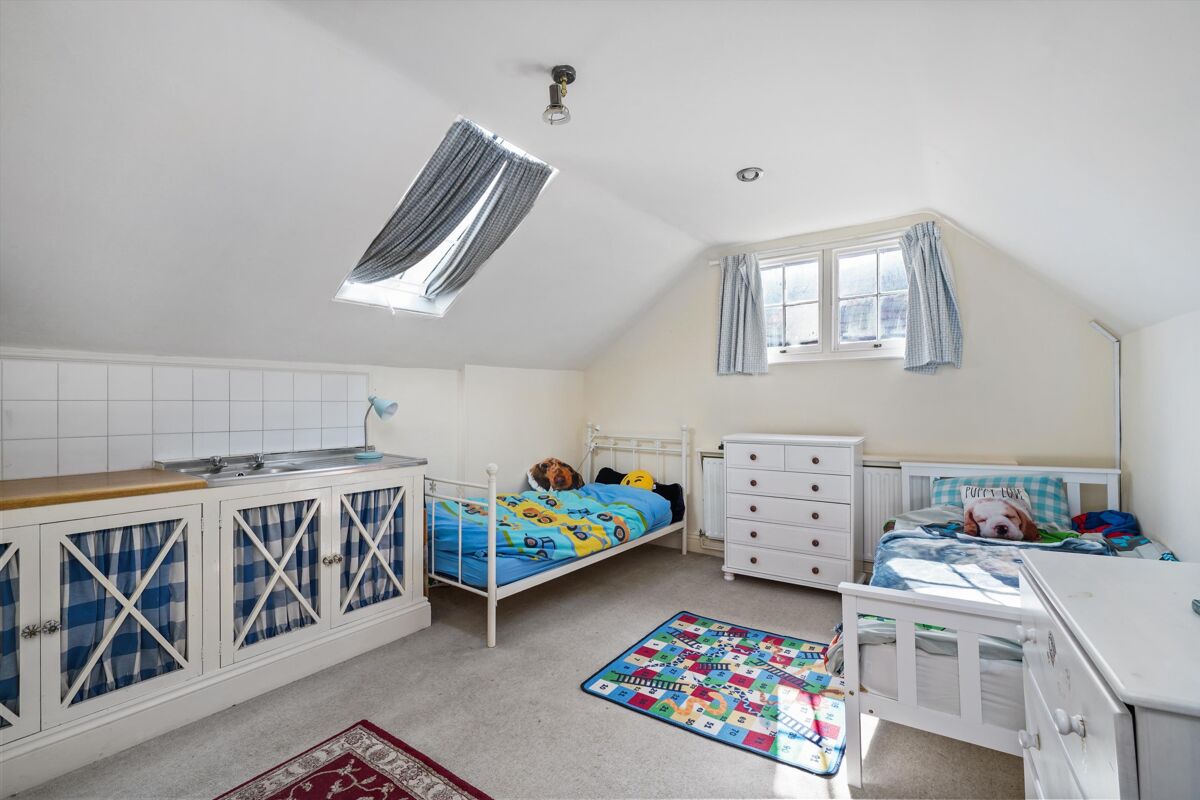 house for sale in Oatlands Drive, Weybridge, Surrey, KT13 WBE170053