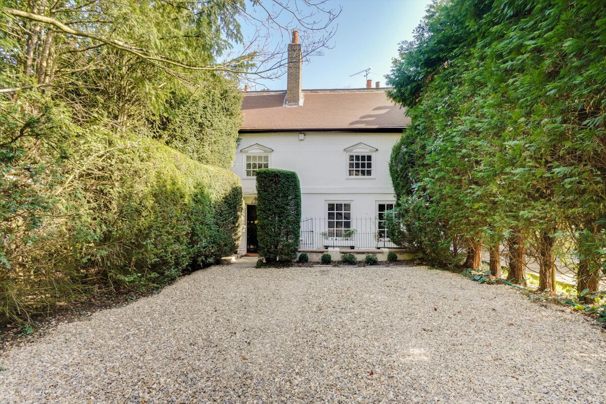 house for sale in Oatlands Drive, Weybridge, Surrey, KT13 WBE170053