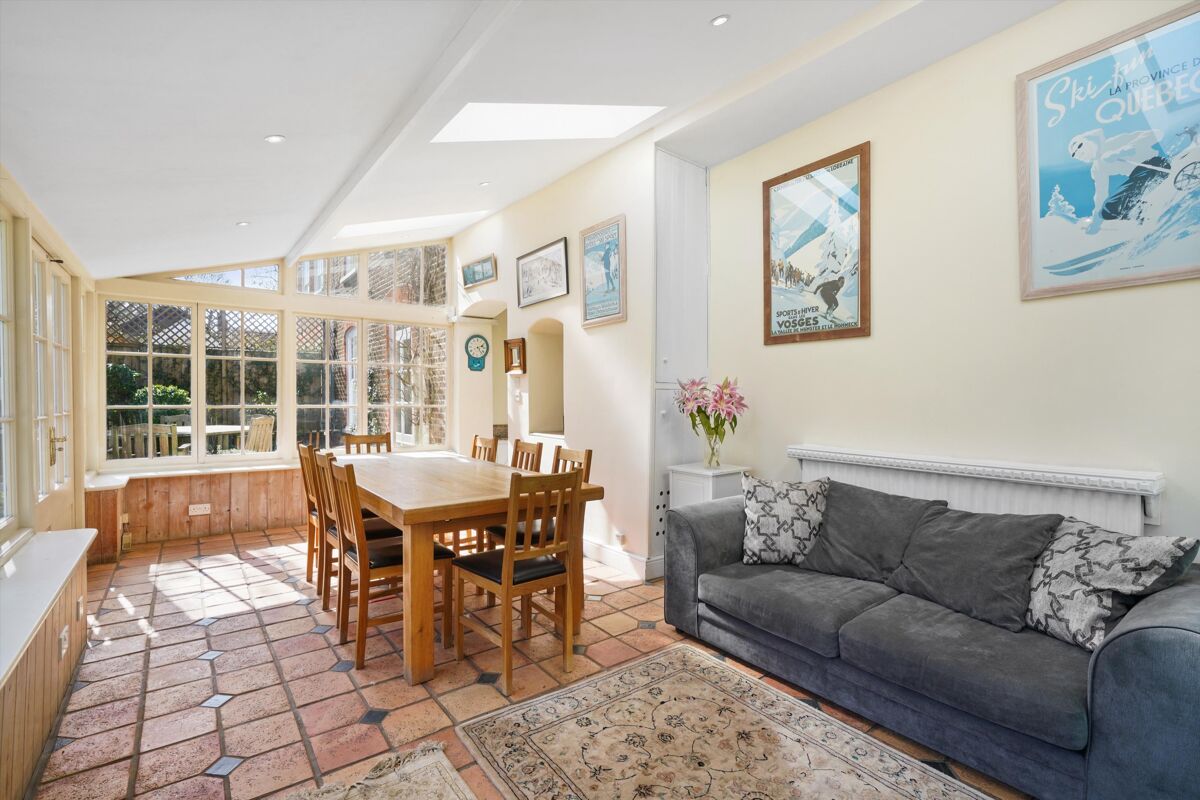 house for sale in Oatlands Drive, Weybridge, Surrey, KT13 WBE170053