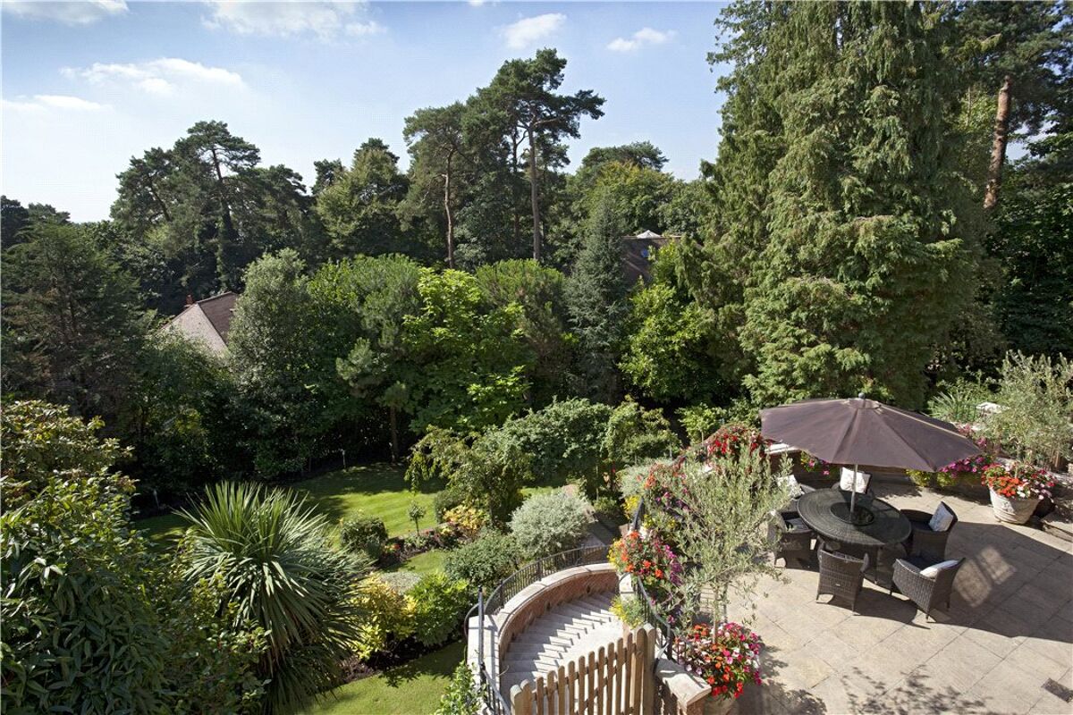 house for sale in Cobbetts Hill, Weybridge, Surrey, KT13 WBE170056