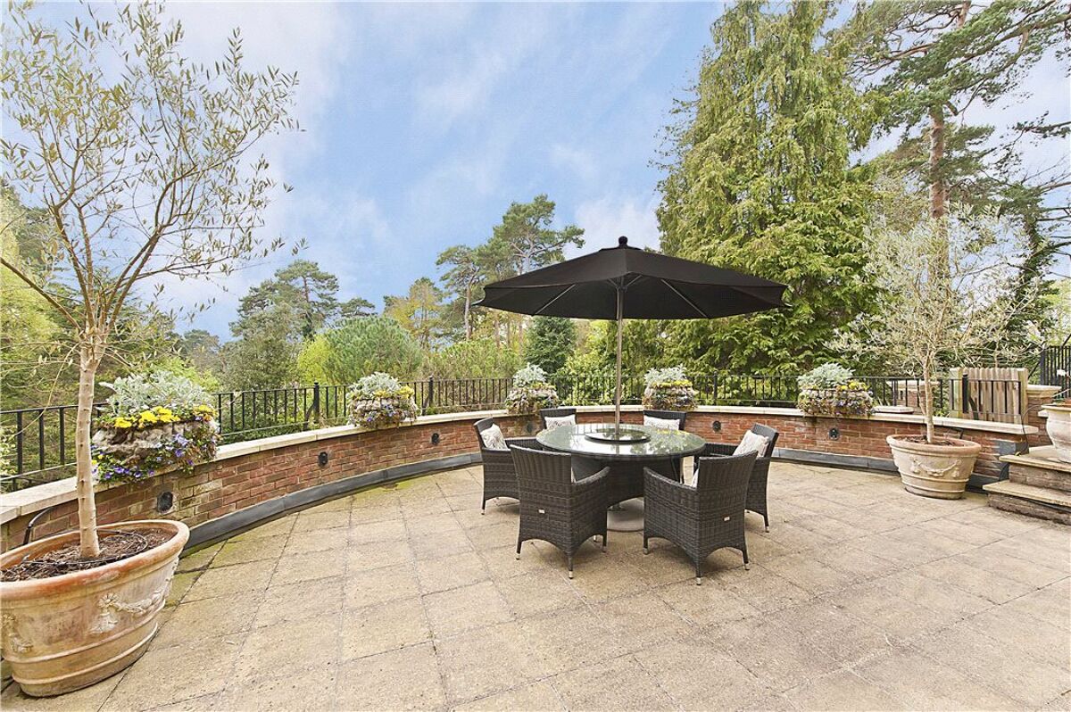 house for sale in Cobbetts Hill, Weybridge, Surrey, KT13 WBE170056