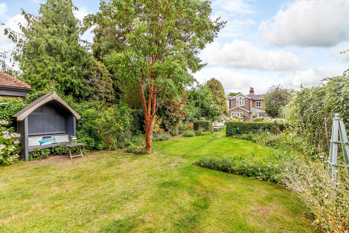 house for sale in Oatlands Drive, Weybridge, Surrey, KT13 WBE170176