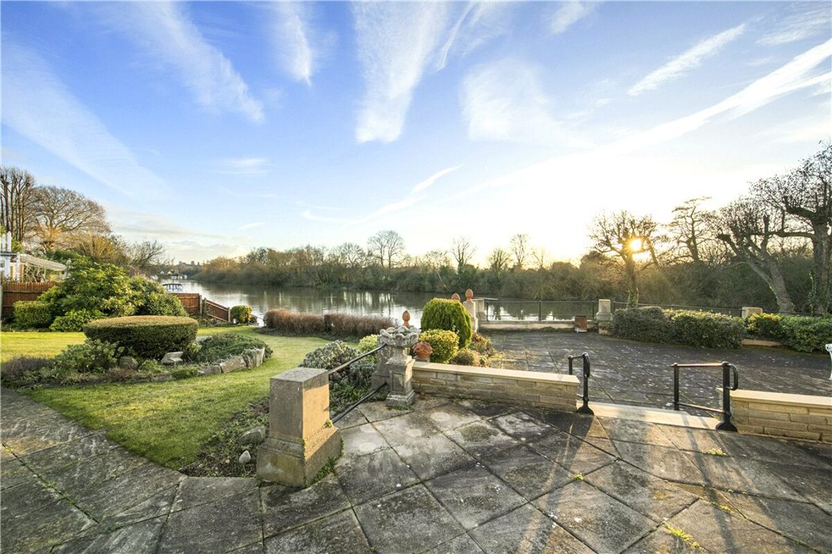 house for sale in Walton Lane, Shepperton, Surrey, TW17 WBE170201