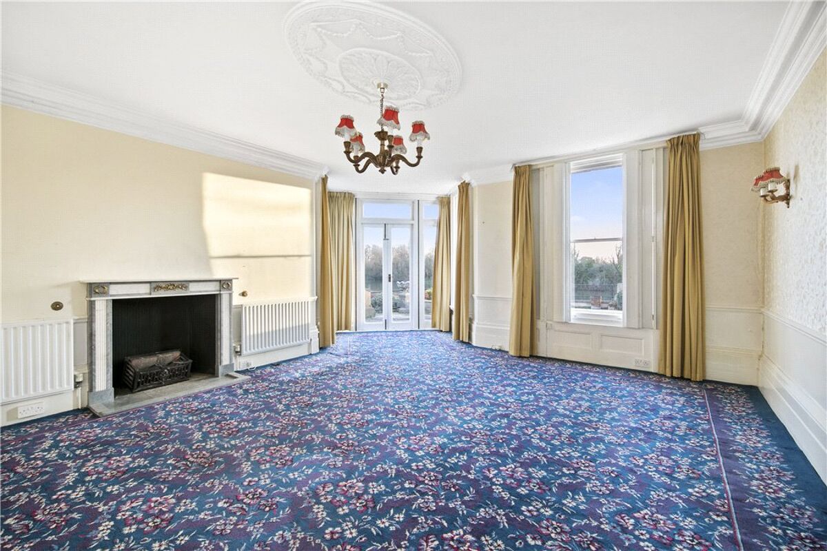 house for sale in Walton Lane, Shepperton, Surrey, TW17 WBE170201