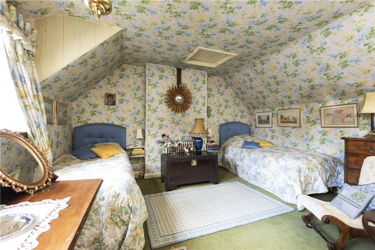 house for sale in Woburn Hill, Addlestone, Surrey, KT15 WBE180170