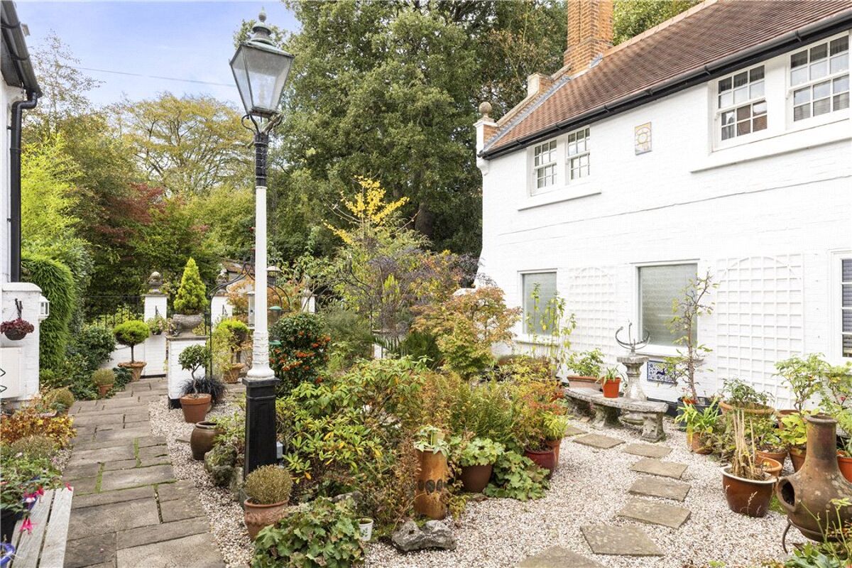 house for sale in Woburn Hill, Addlestone, Surrey, KT15 WBE180170