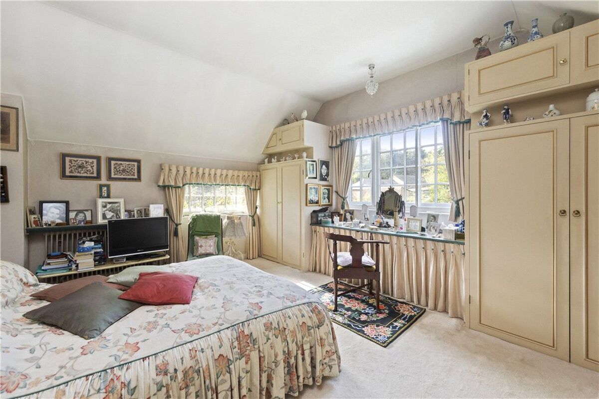 house for sale in Woburn Hill, Addlestone, Surrey, KT15 WBE180170