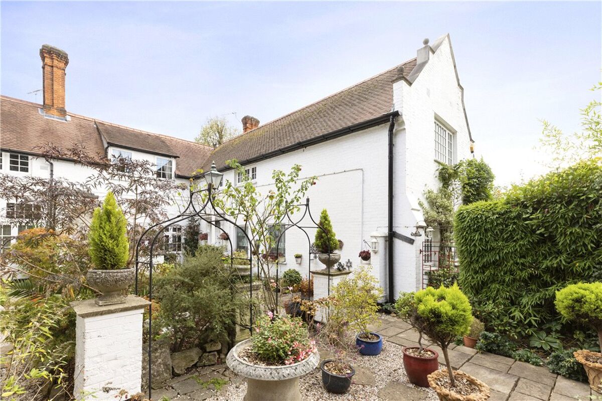 house for sale in Woburn Hill, Addlestone, Surrey, KT15 WBE180170