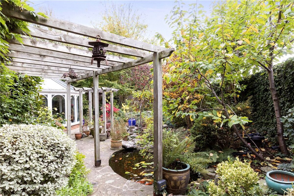 house for sale in Woburn Hill, Addlestone, Surrey, KT15 WBE180170