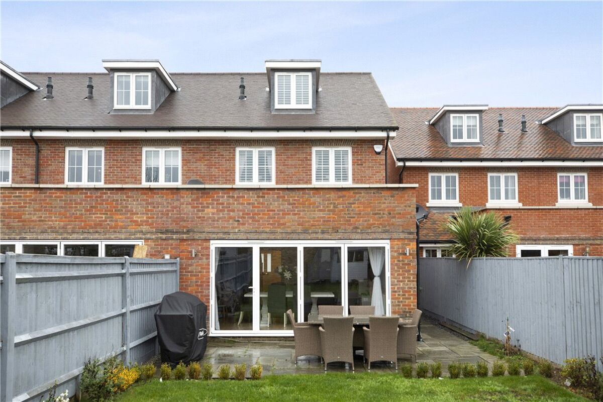 house for sale in Trenchard Close, Hersham, WaltononThames, Surrey
