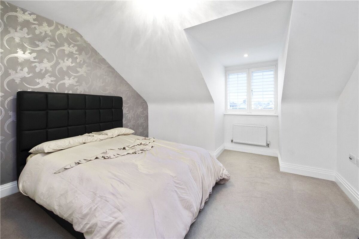 house for sale in Trenchard Close, Hersham, WaltononThames, Surrey, KT12 WBE180191 Knight