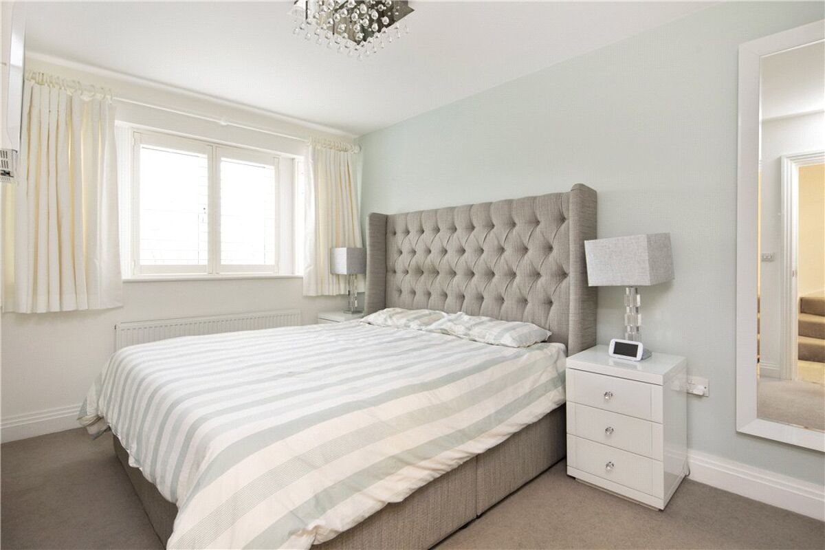 house for sale in Trenchard Close, Hersham, WaltononThames, Surrey