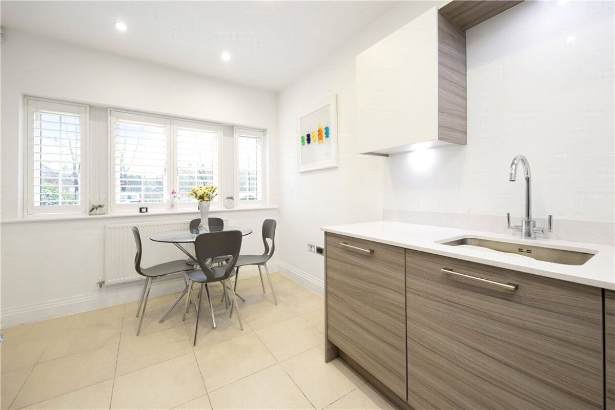 house for sale in Trenchard Close, Hersham, WaltononThames, Surrey