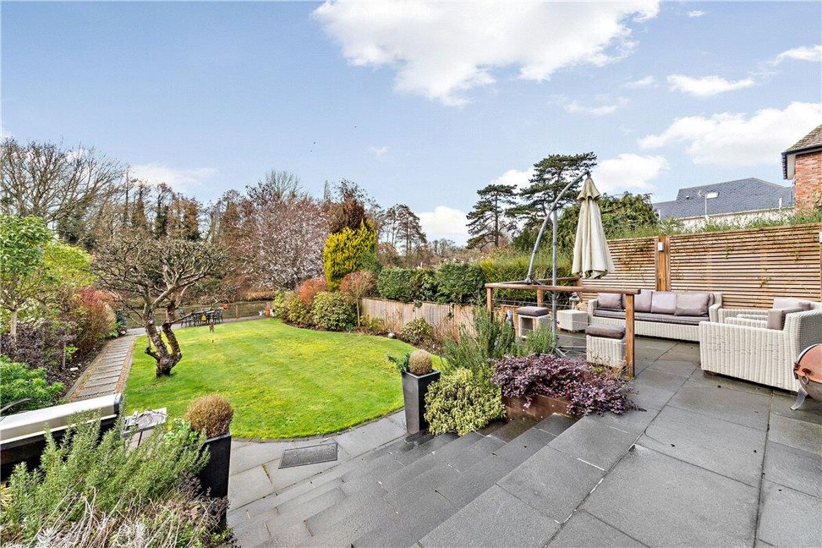 house for sale in Fortescue Road, Weybridge, Surrey, KT13 WBE190049