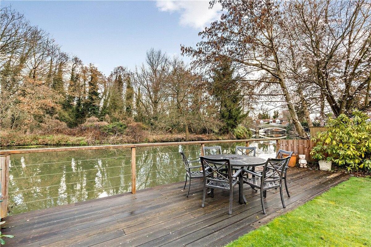 house for sale in Fortescue Road, Weybridge, Surrey, KT13 WBE190049