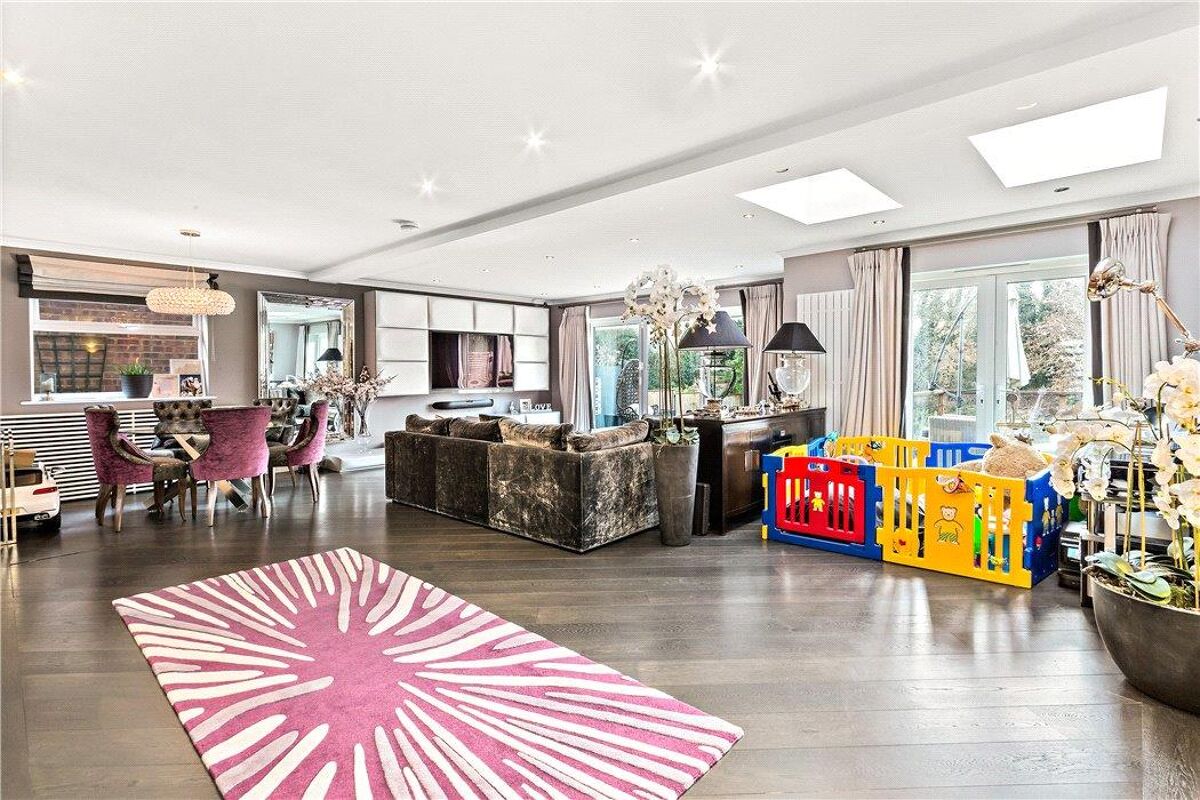 house for sale in Fortescue Road, Weybridge, Surrey, KT13 WBE190049