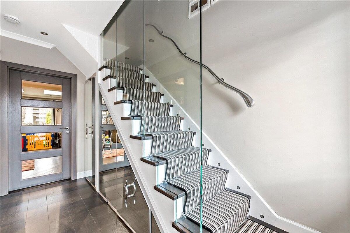 house for sale in Fortescue Road, Weybridge, Surrey, KT13 WBE190049