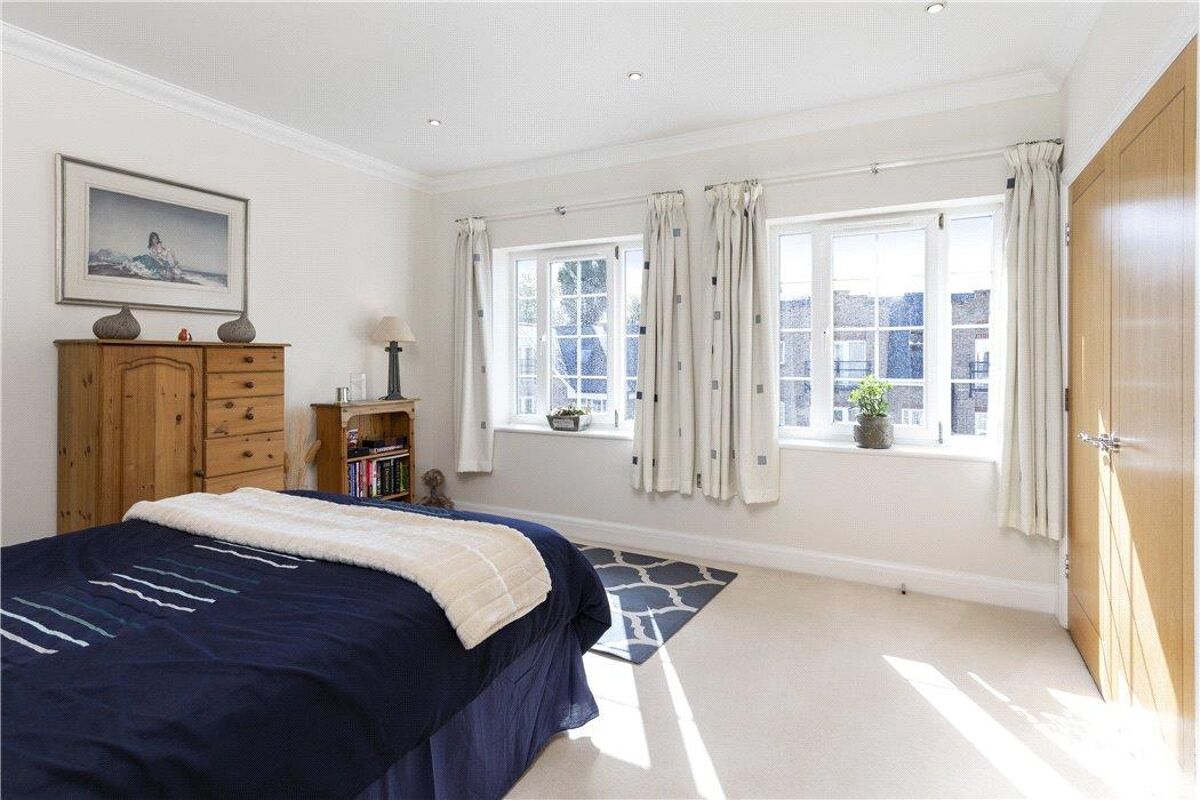 flat for sale in Flockton House, Whittets Ait, Weybridge, Surrey, KT13 WBE190139 Knight Frank