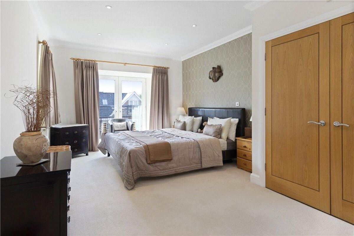 flat for sale in Flockton House, Whittets Ait, Weybridge, Surrey, KT13 WBE190139 Knight Frank