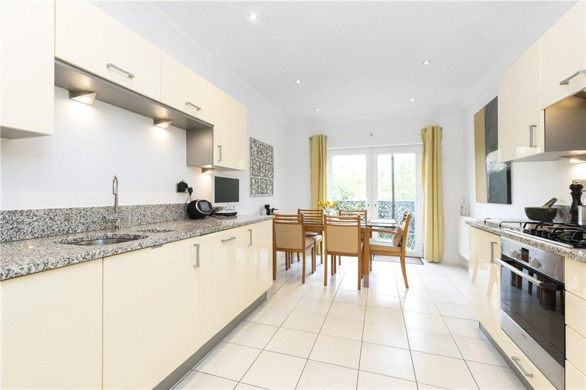 flat for sale in Flockton House, Whittets Ait, Weybridge, Surrey, KT13 WBE190139 Knight Frank