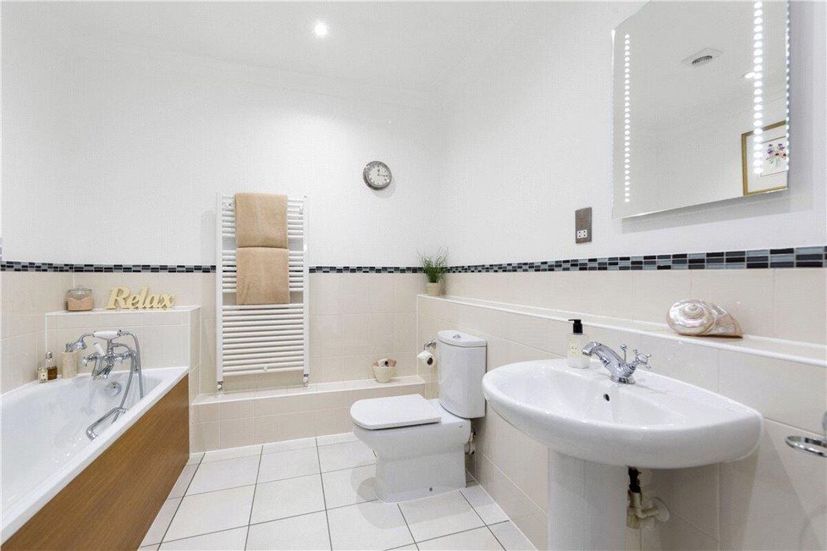 flat for sale in Flockton House, Whittets Ait, Weybridge, Surrey, KT13 WBE190139 Knight Frank