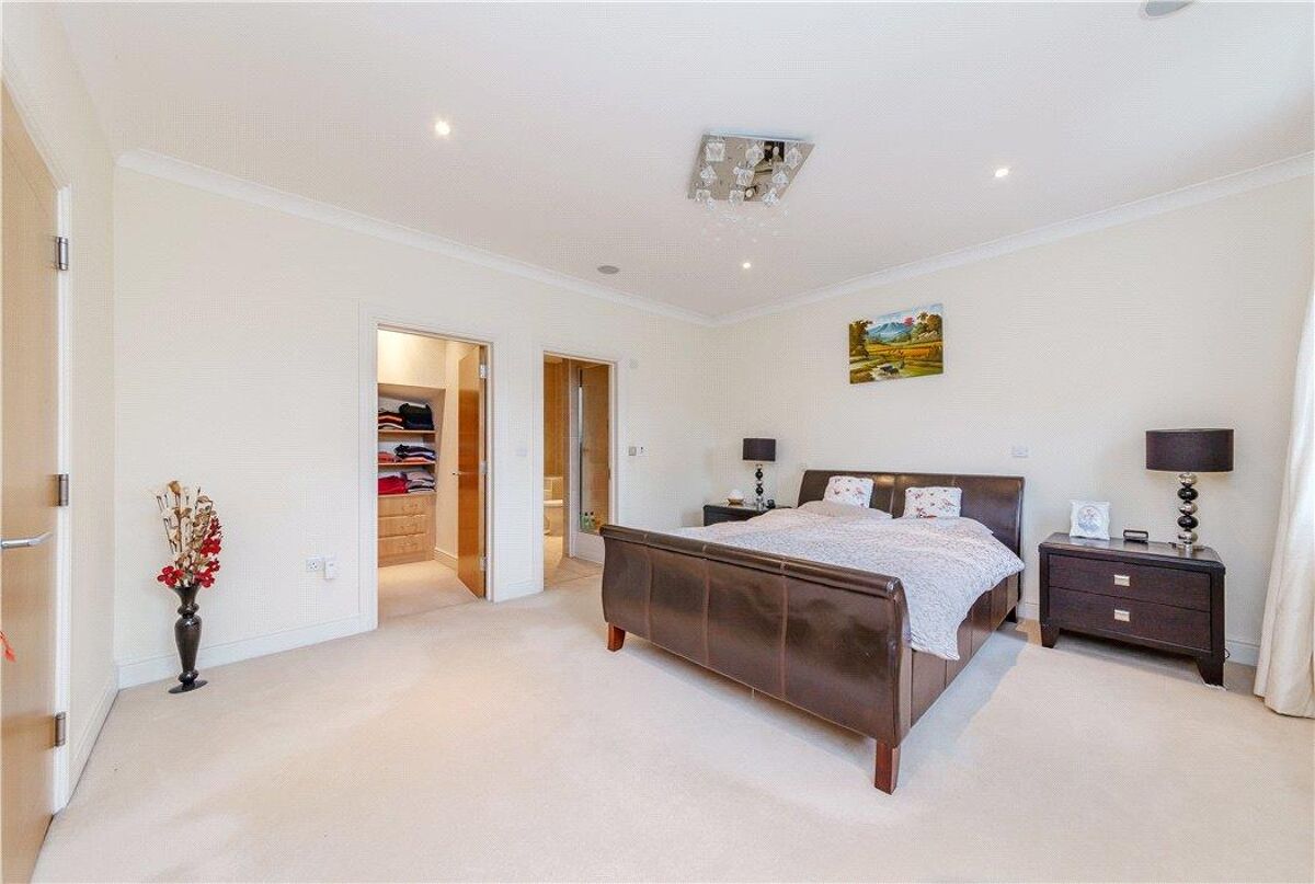 house for sale in Boundary Park, Weybridge, Surrey, KT13 WBE190160