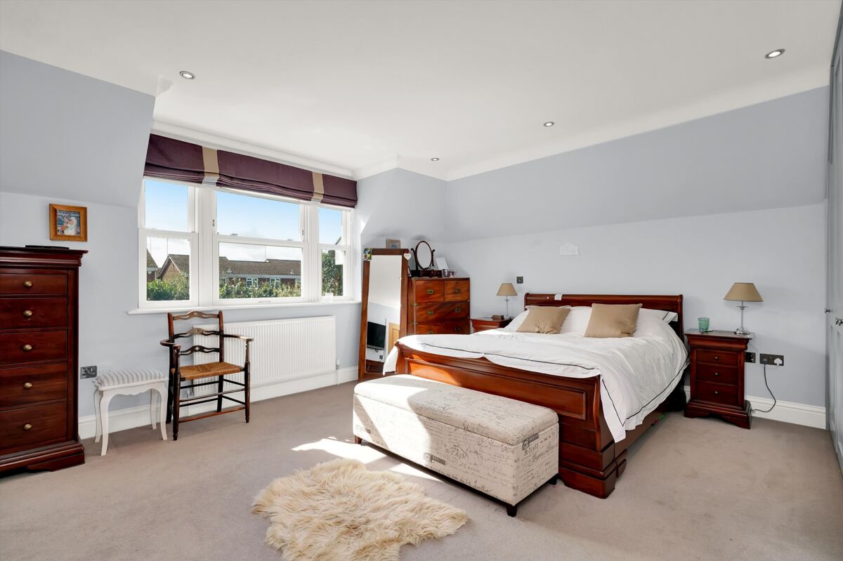 house for sale in Baker Street, Weybridge, Surrey, KT13 WBE200004