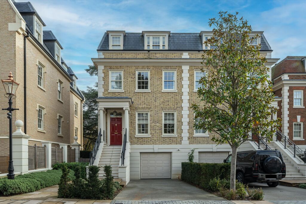 Image of King John Square, Englefield Green, Egham, Surrey, TW20